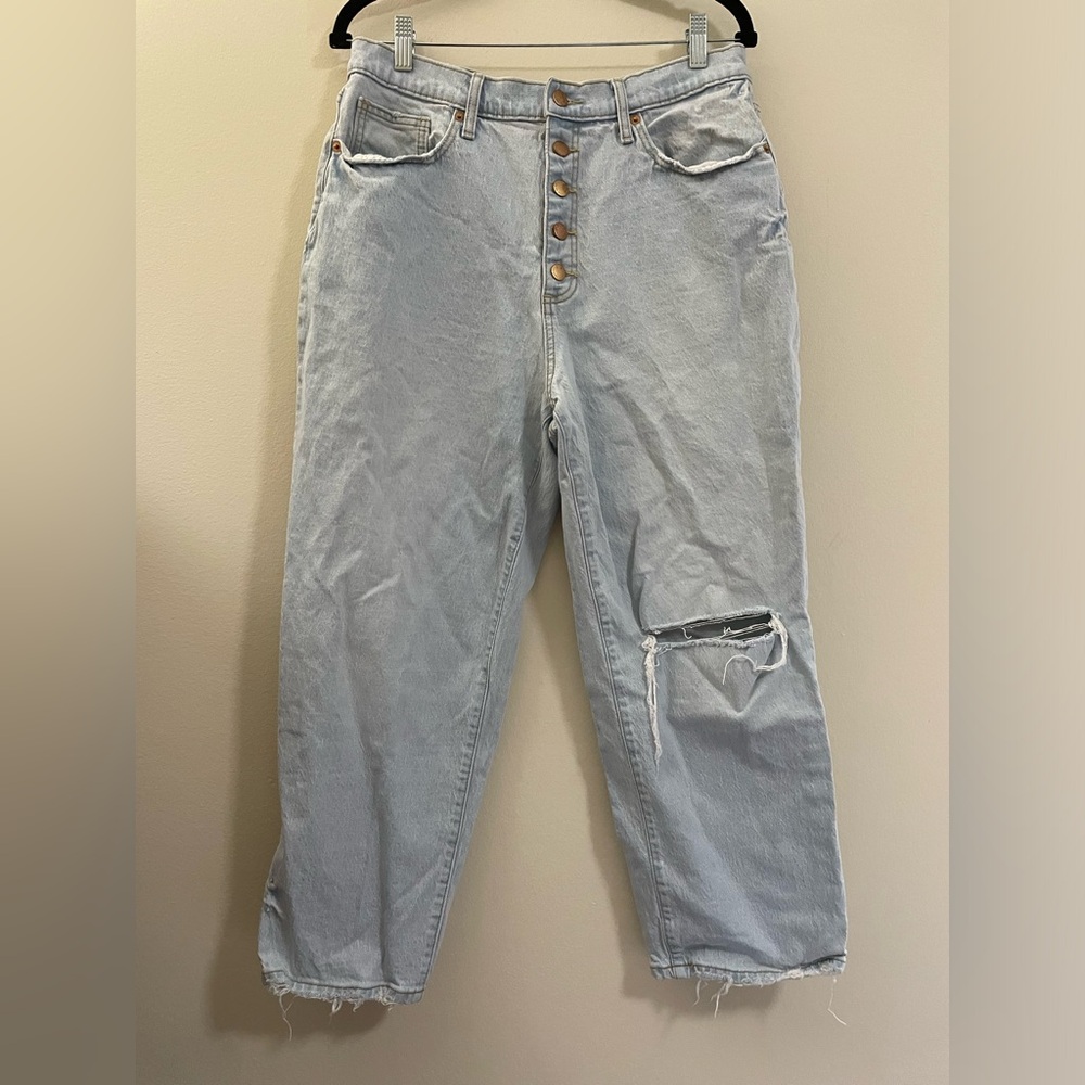 Universal Thread‎ Vintage Straight Leg Ripped Jeans in light wash blue - 14